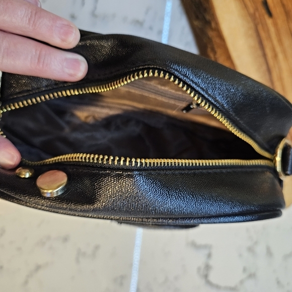 Camera Crossbody Bag - Camera Shaped Bag - Picture 3 of 9